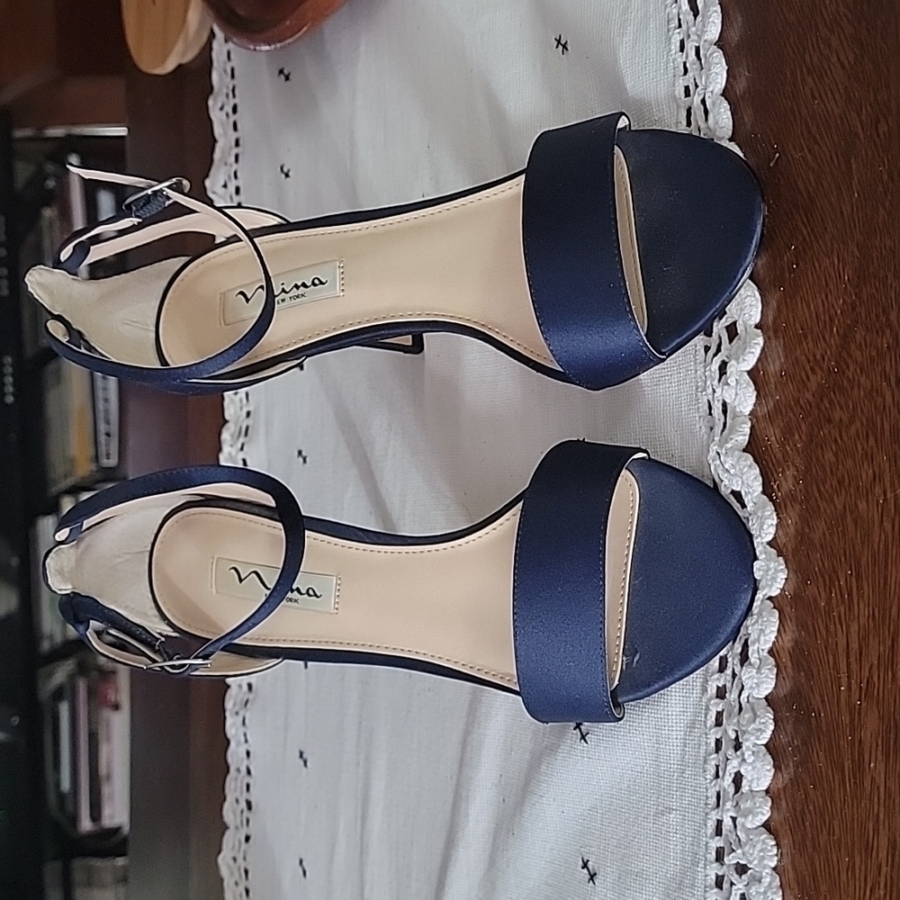 NINA SANDLES